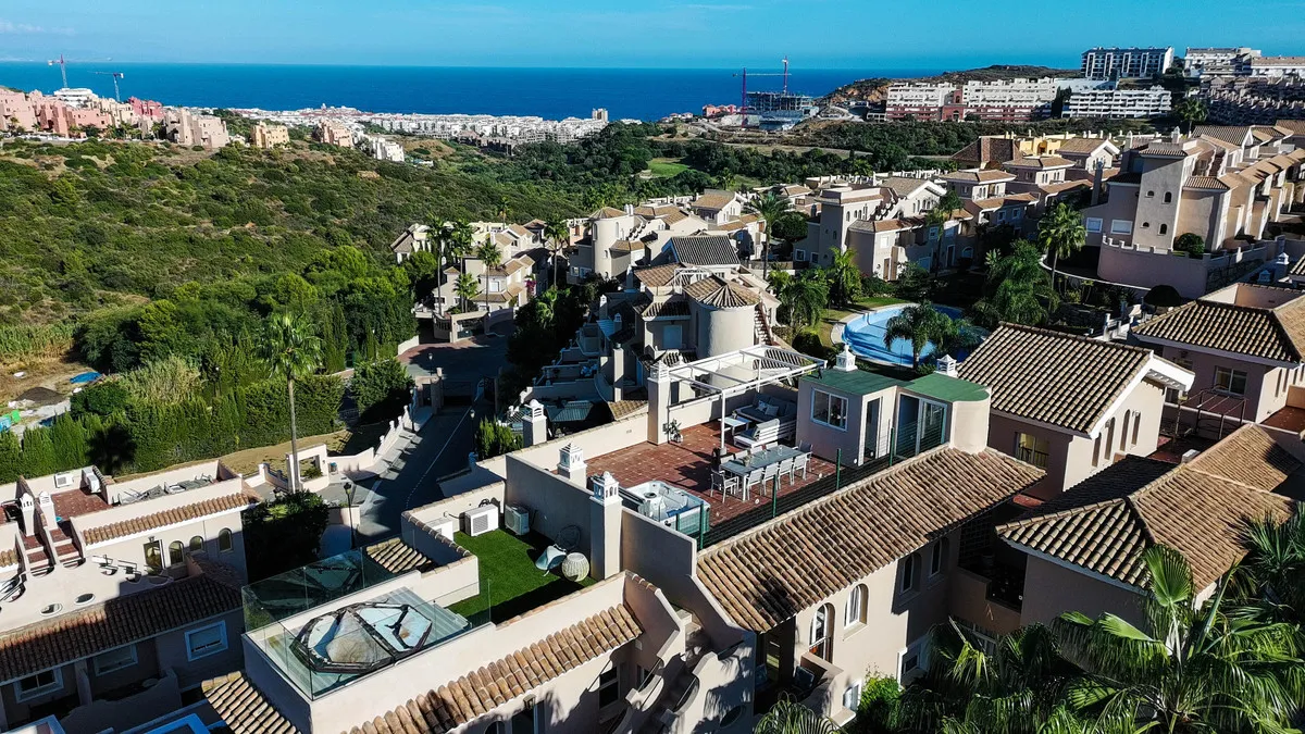 c4348e37-a311-4756-baf2-8bcde6480893