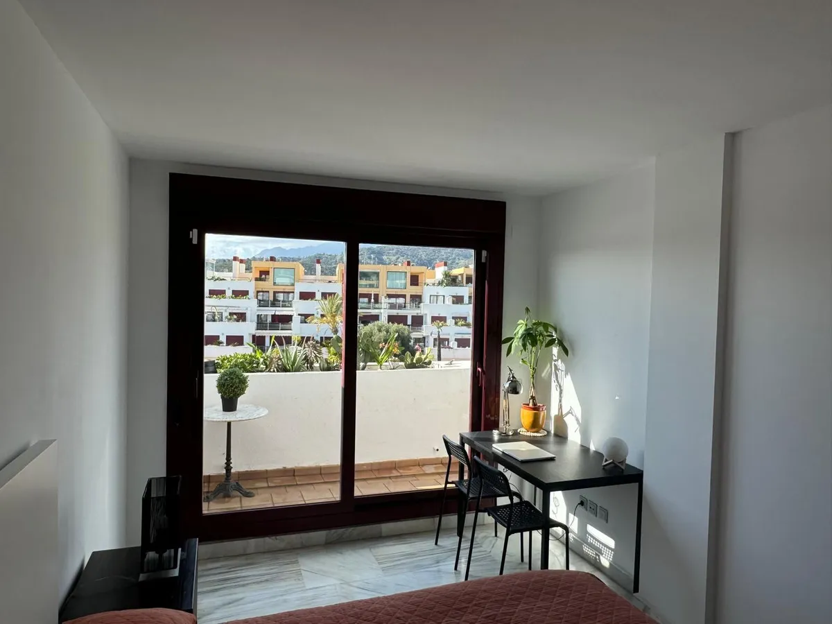 2cc6e1ac-01d2-4691-94d9-c48f6126e976