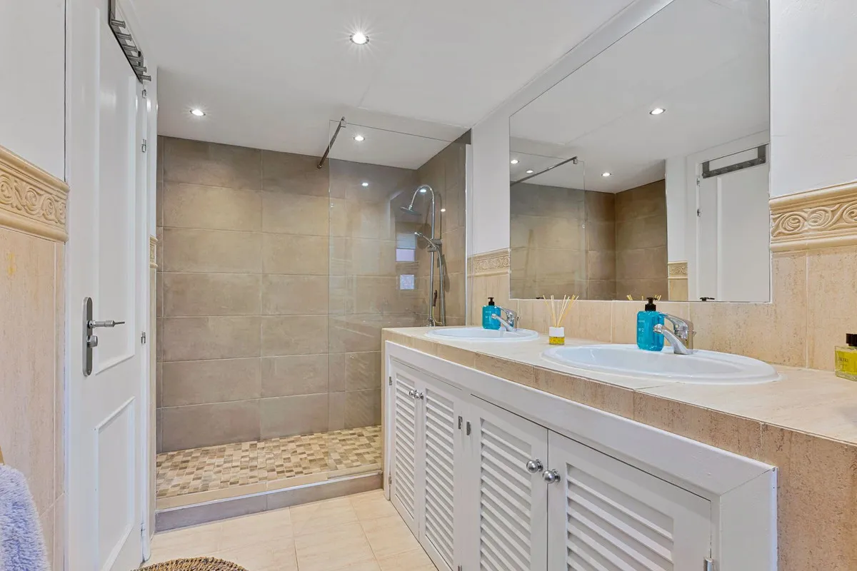 7c48fefc-7dd3-414c-8d6c-e0cee171a834