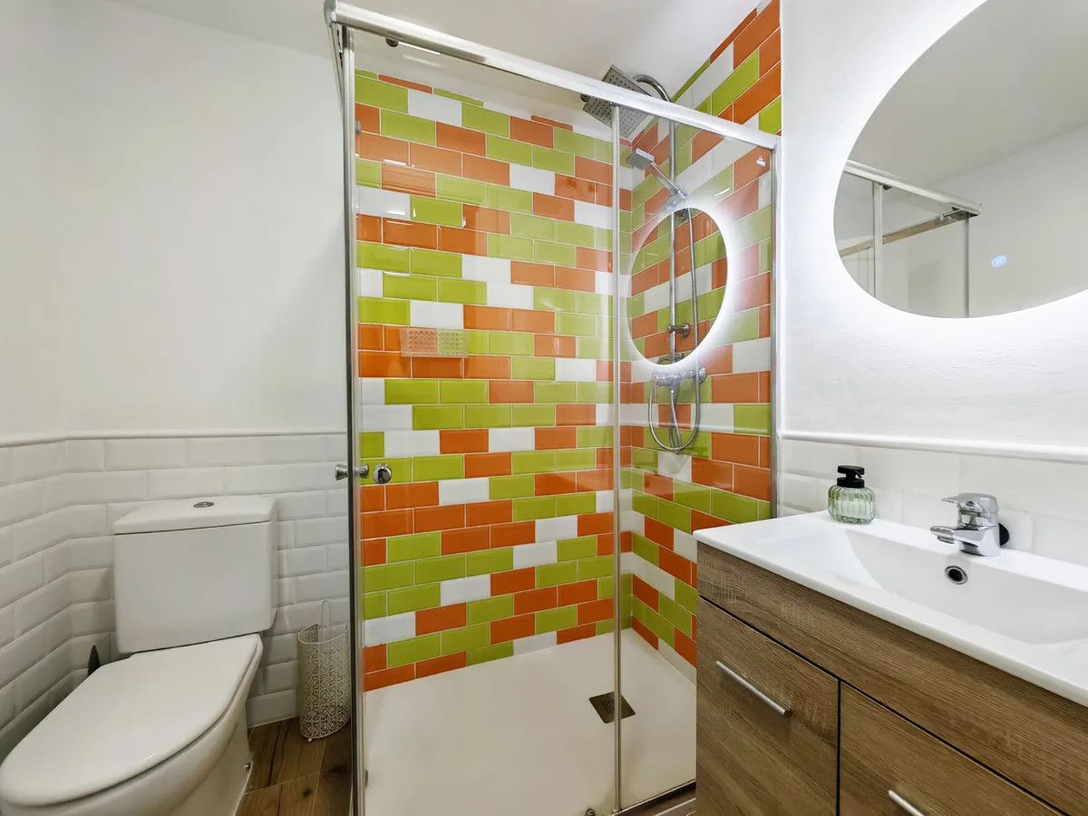 e6386fe6-b44c-4adc-b026-1e20a48d5594