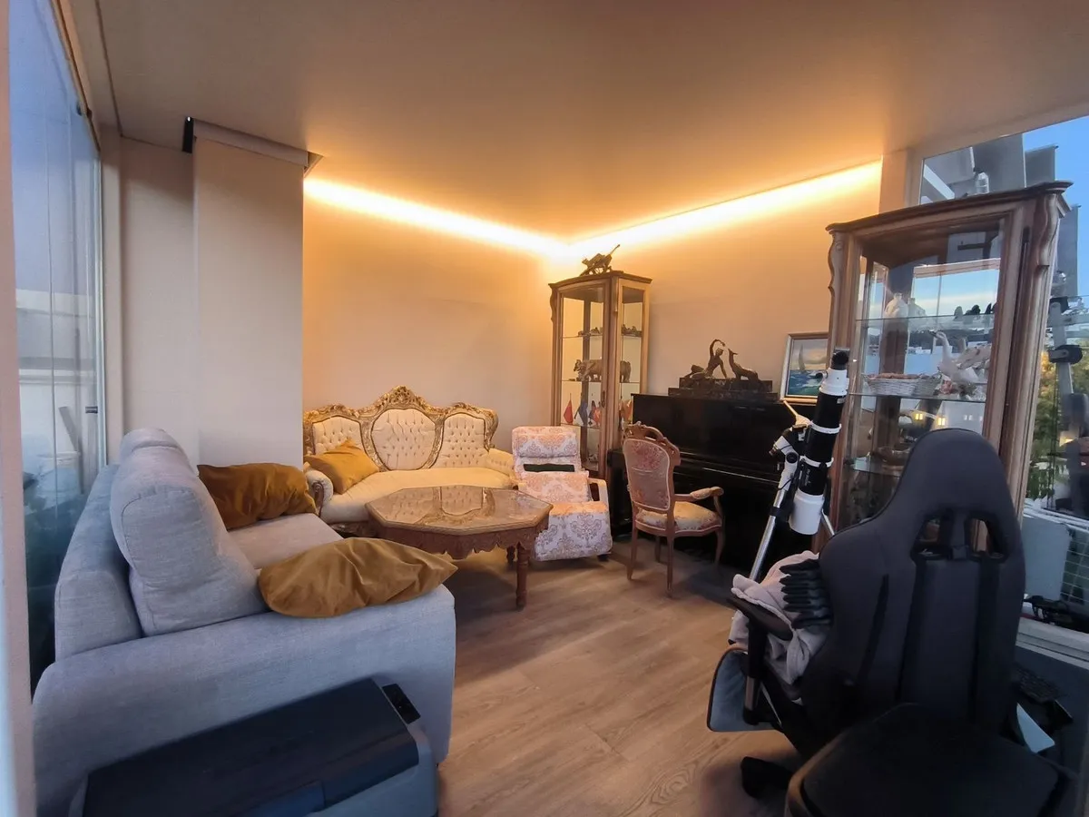 6b7351f9-bdaf-4539-9074-da2fb1429043