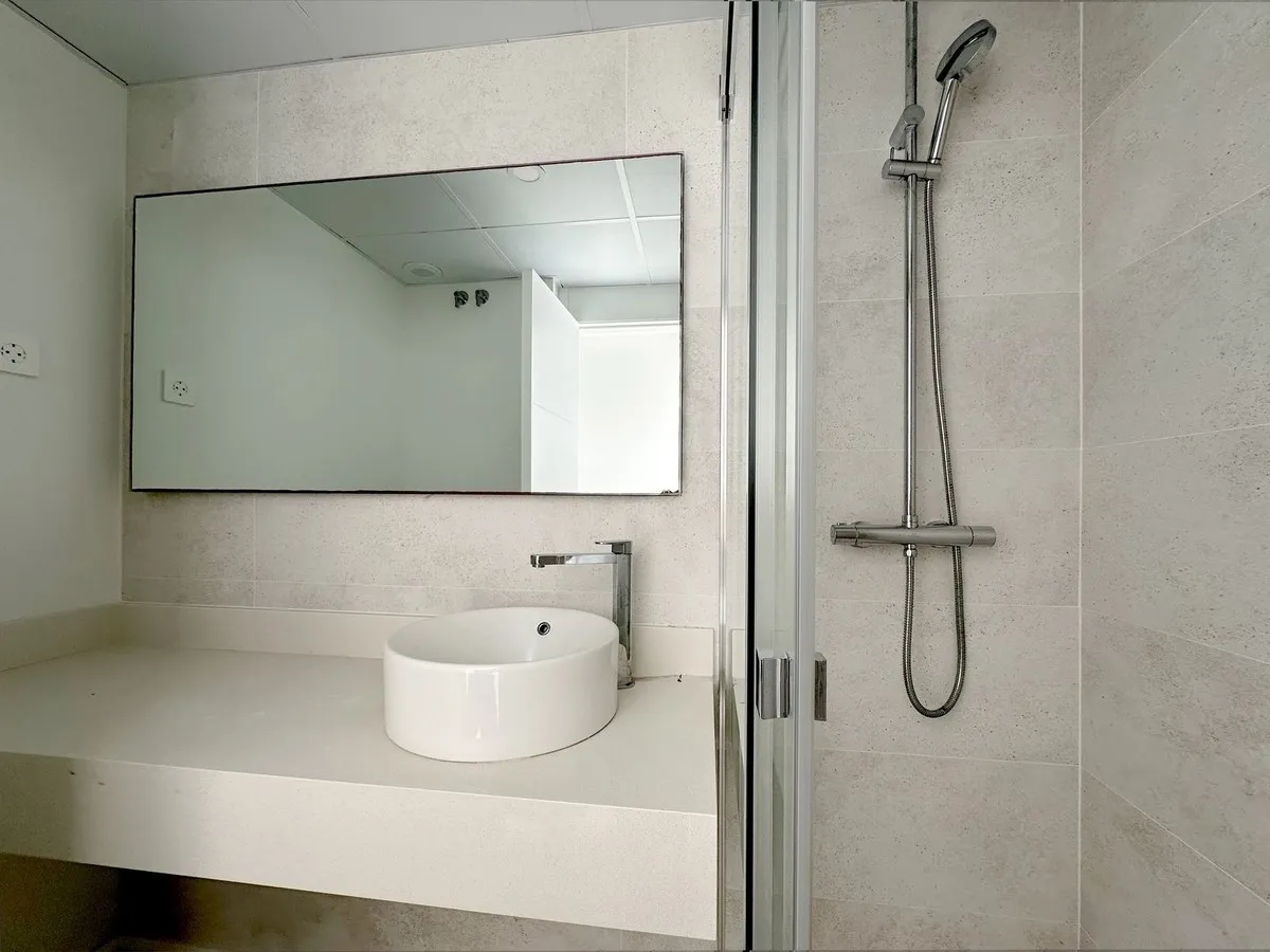 8b064744-ad57-4f5c-92f3-980c0e836876