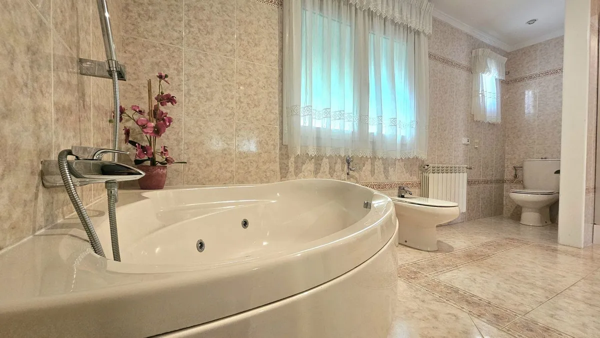 5799761f-8c45-42e0-a249-fd7b71fc2bcb