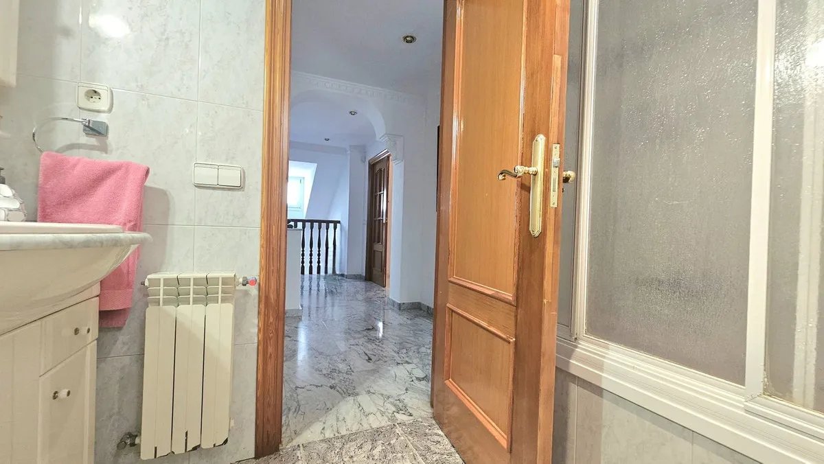 9c0733e8-0795-4c1e-aa74-f328702a068d