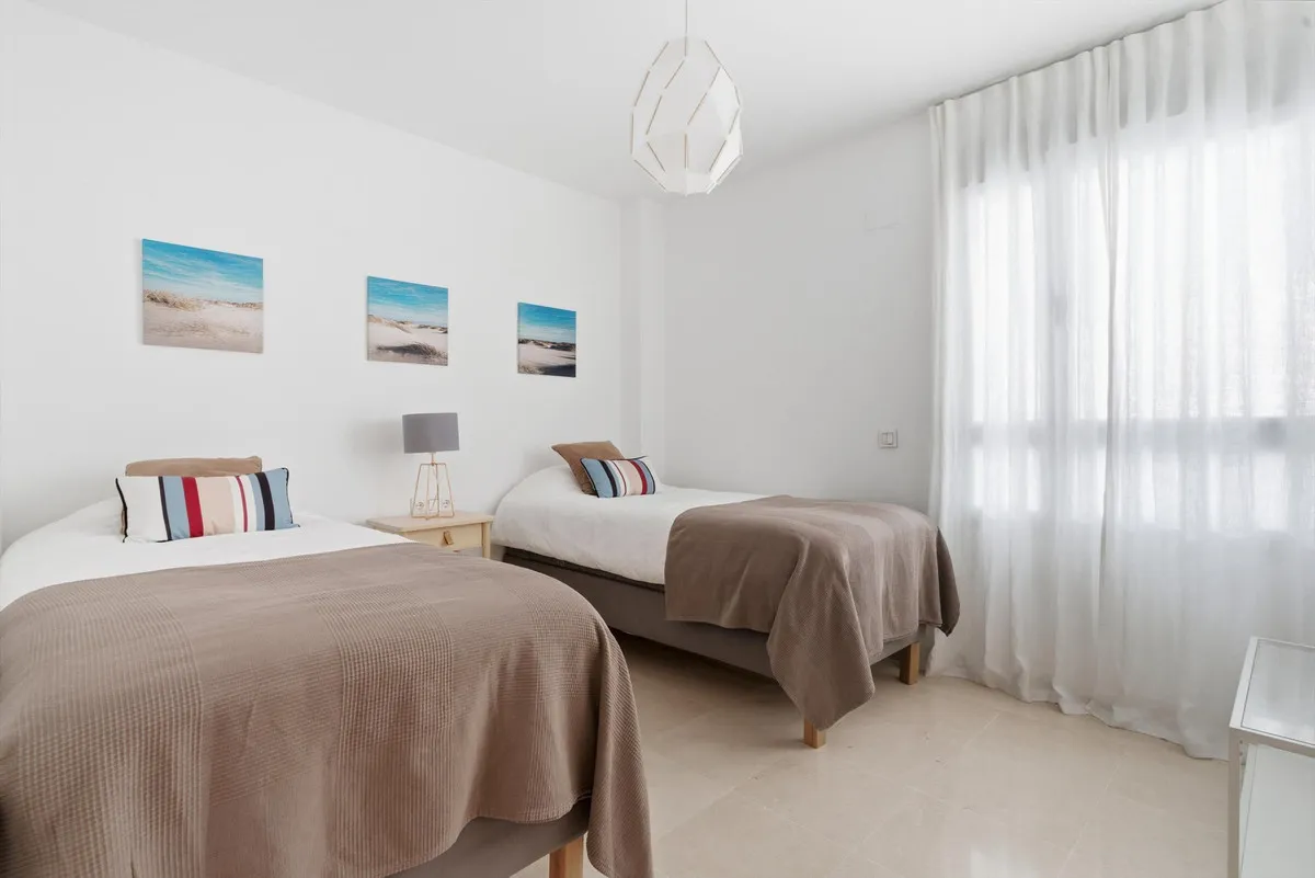 8fe5b71a-3852-40b6-b163-0494736bfce4