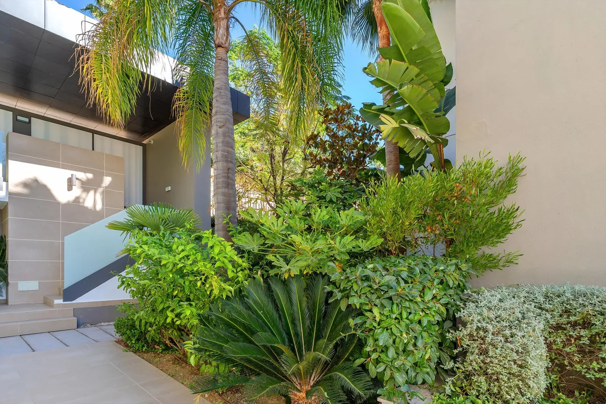 b6555f3c-cfe5-4e92-a94e-4f61f5734200