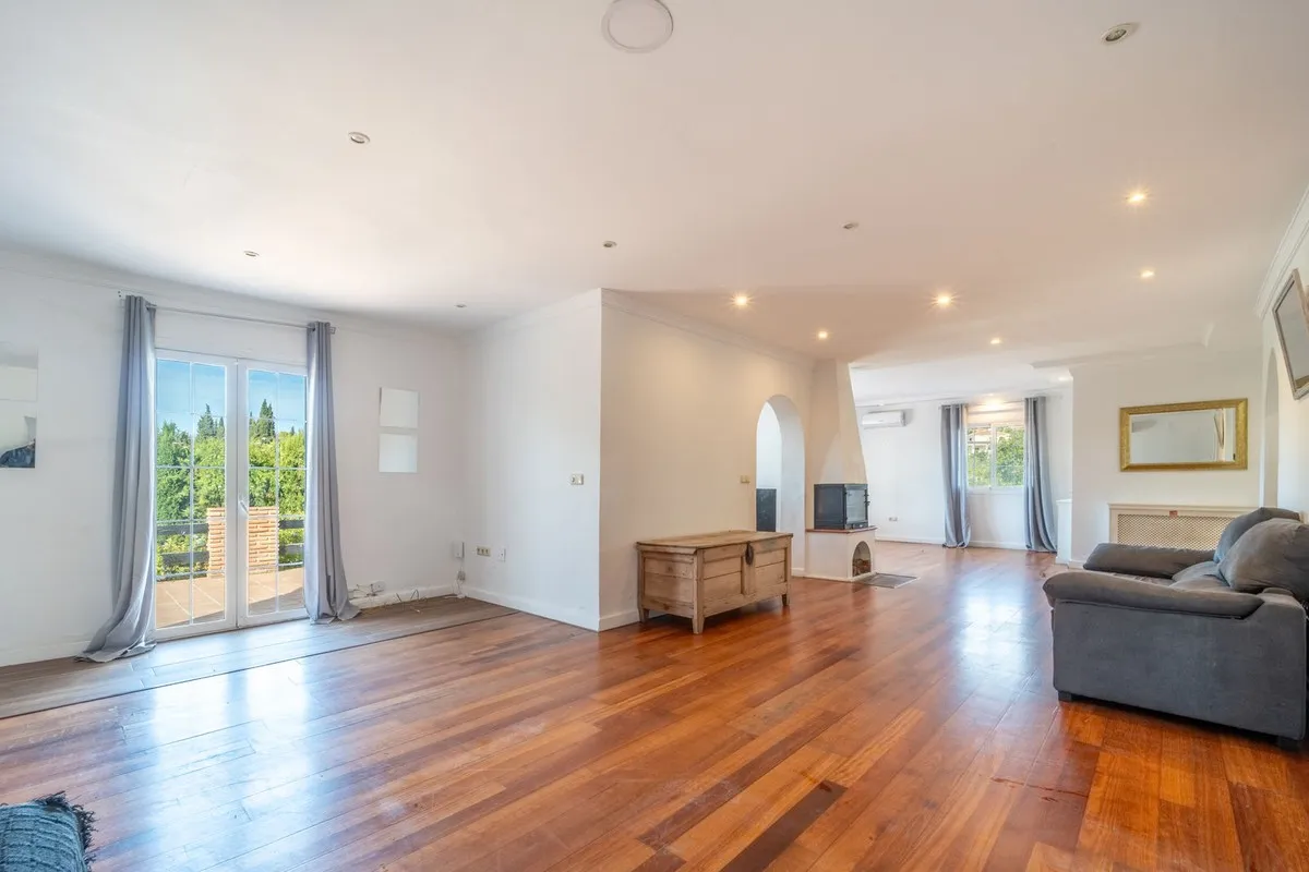 060b0447-5a5d-46c3-b803-6a098d069e96