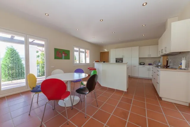 e1b2c82b-c671-47e7-be3f-d79b1a746214