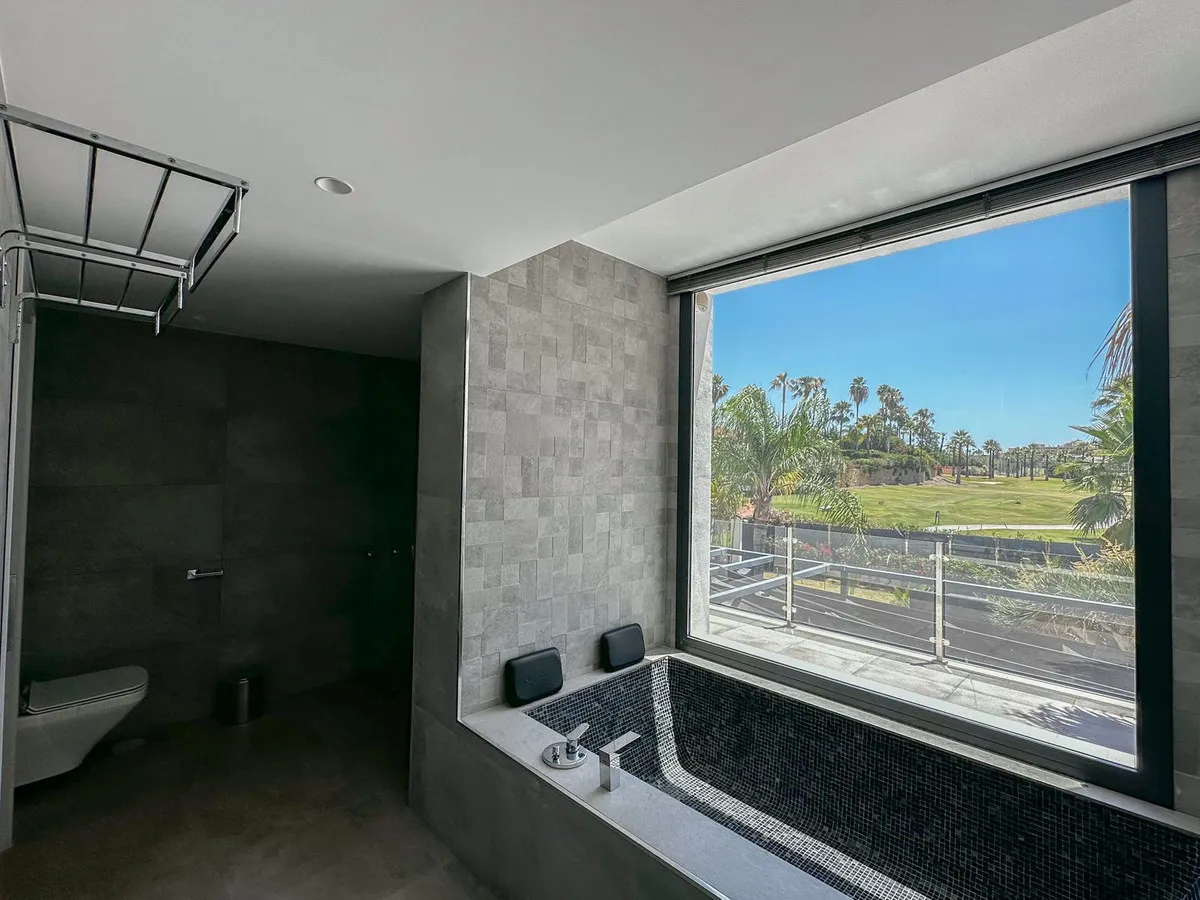 8160bbba-79ff-4b8f-ac3d-af352edcbc17