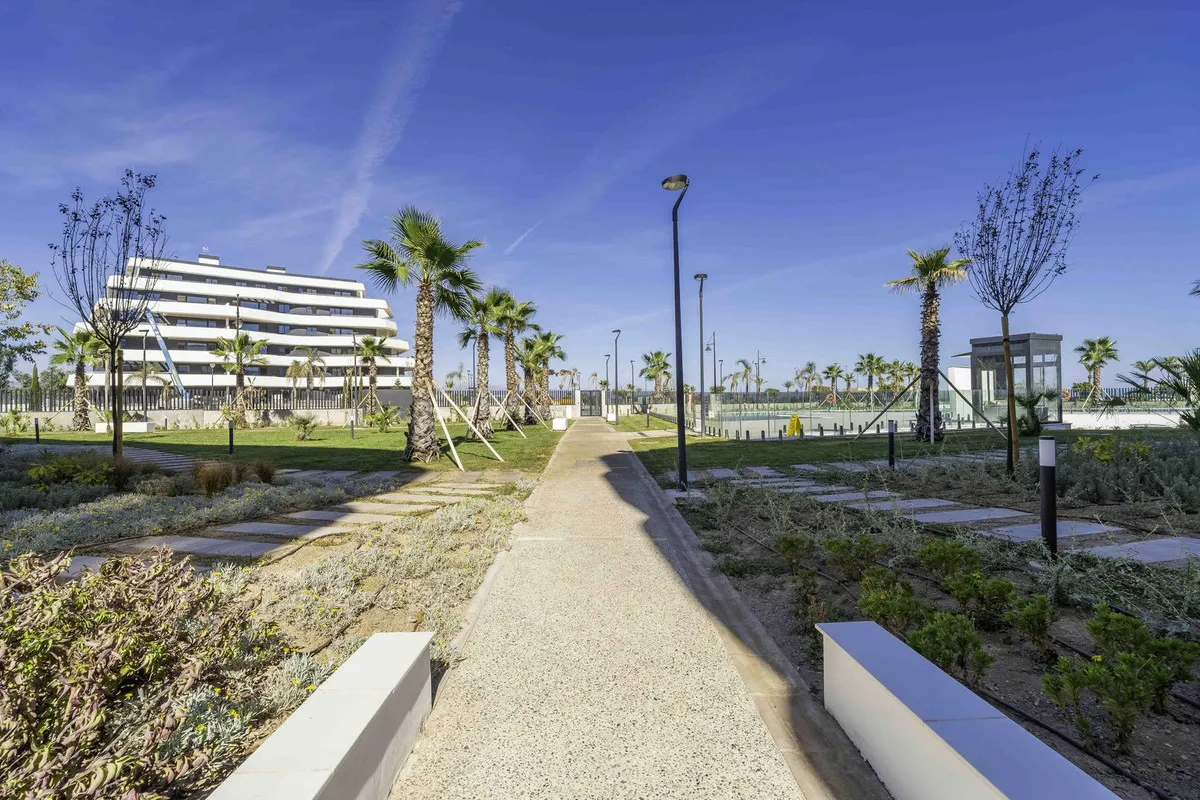 2b92cc9b-9baf-43b6-9793-e3ae33f73192