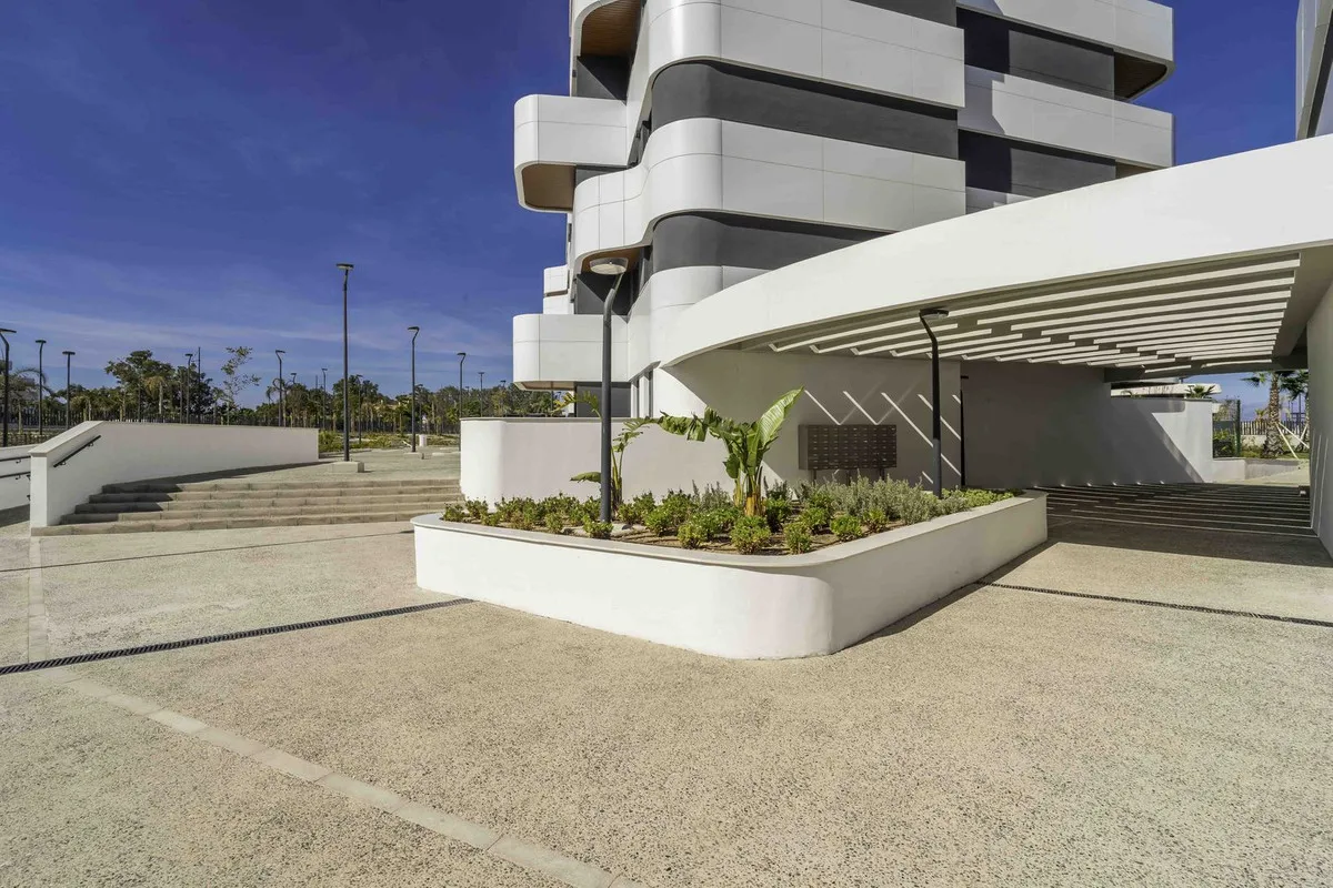 453fb9d4-a823-41fe-a611-53def88a0fdd