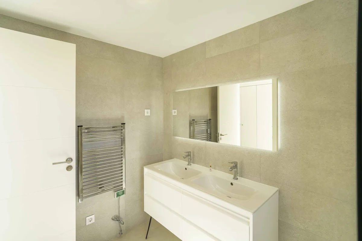 ea3c7ca2-4f32-43c5-8a55-d5b54c658135