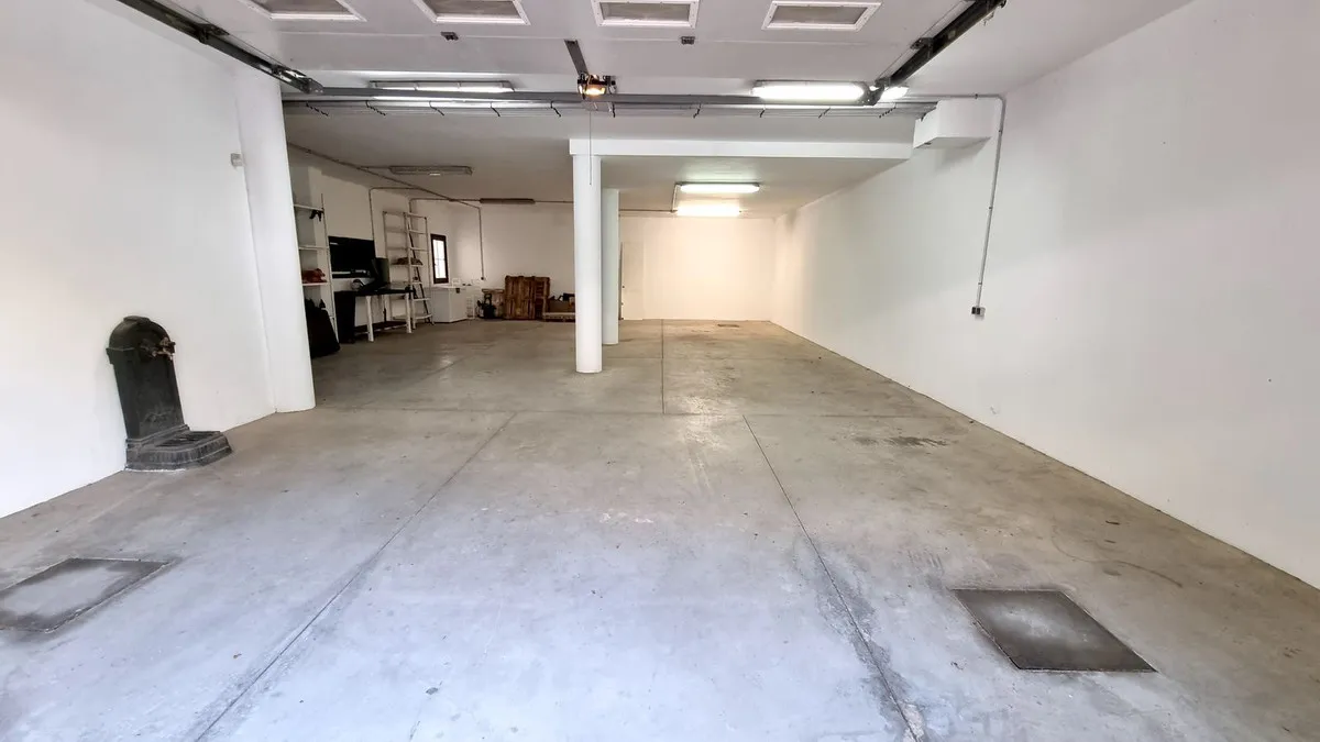 7ca76194-b76d-492c-b616-0d87a85e2d9f