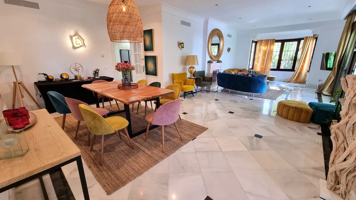 e25f4db5-7017-4c6e-a365-8586fb9abcf3