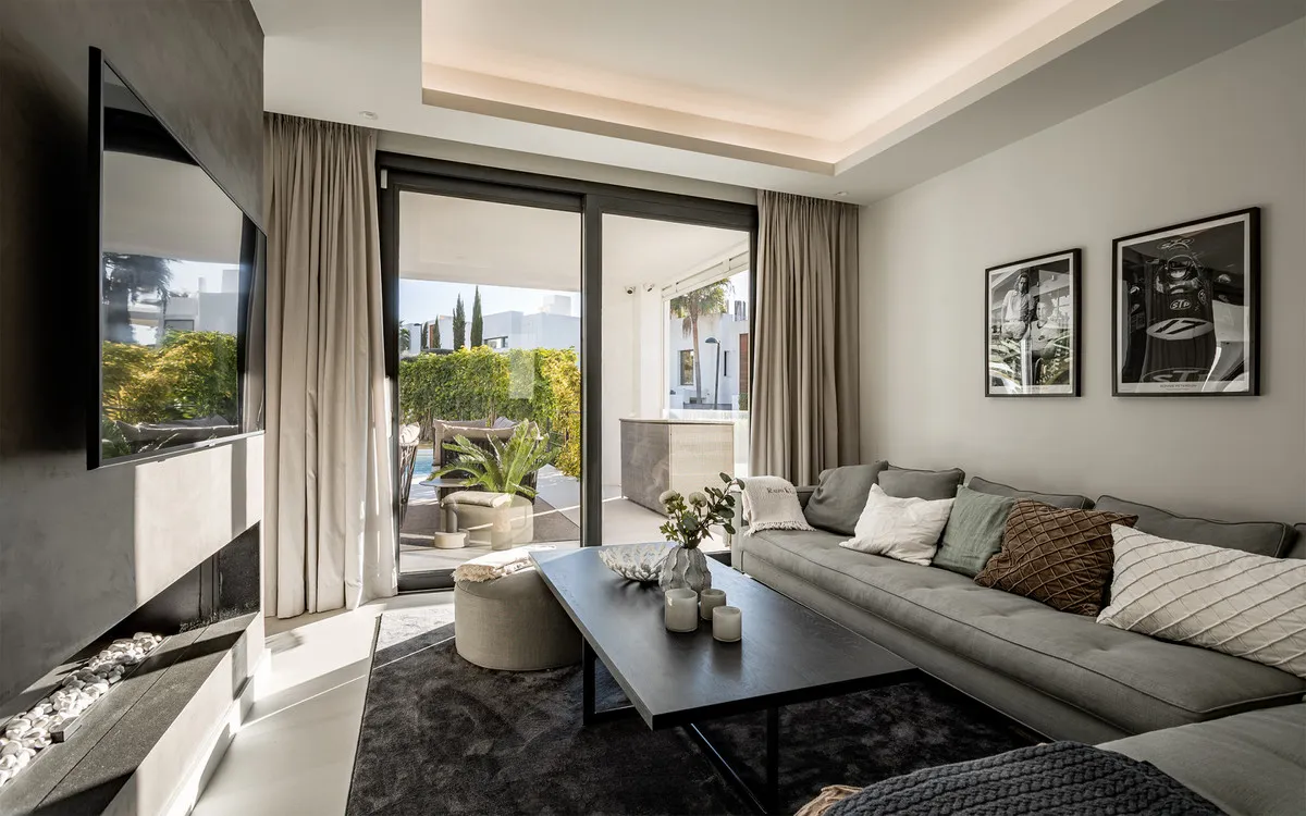 15a8fba6-0d06-440d-b492-22bc92b3f712