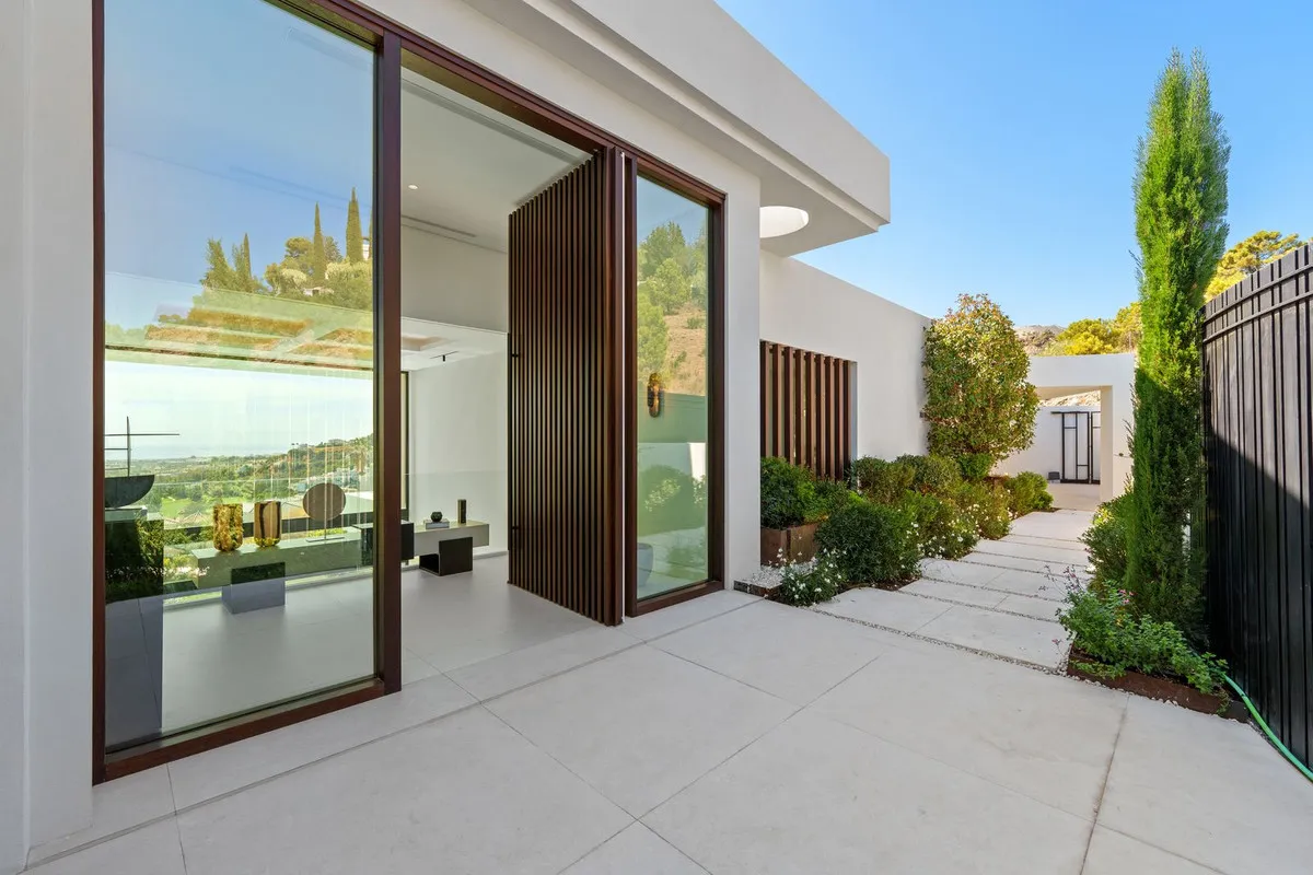 c20bf2bc-f7c6-443e-9c64-c16d12d76dbe