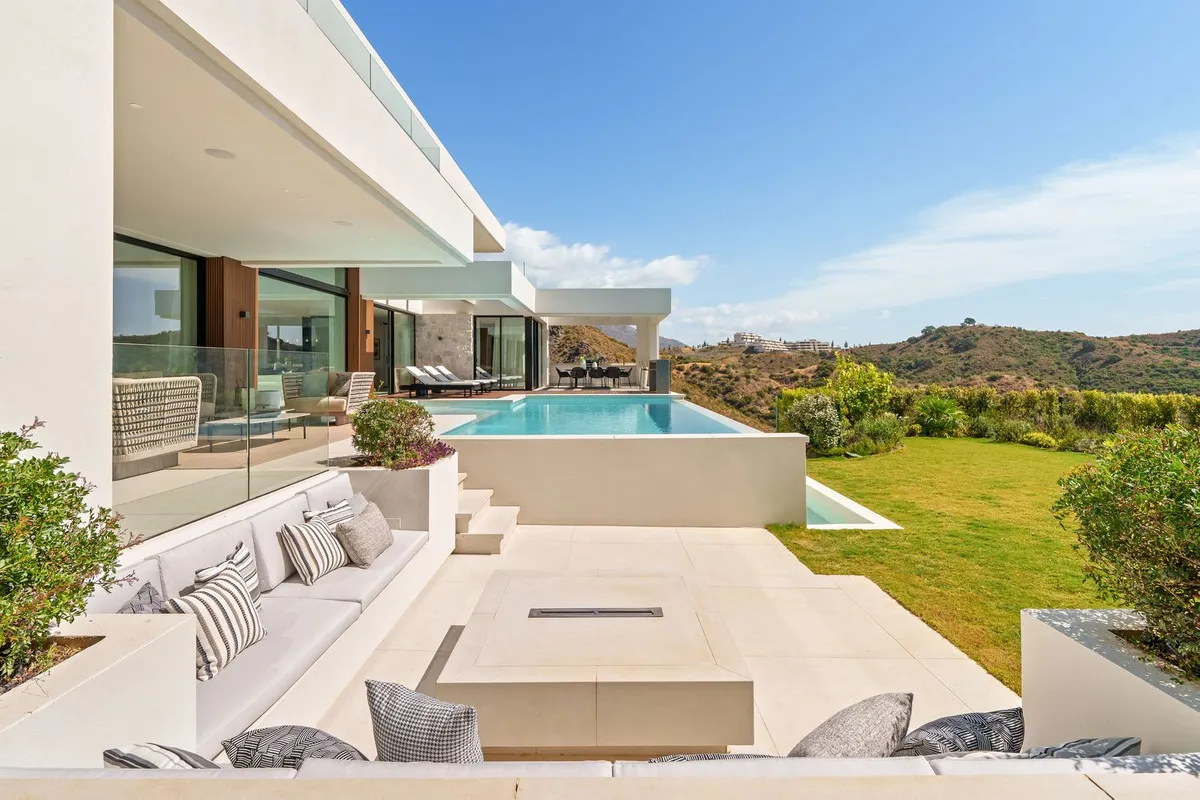 f113b00a-3df5-4b69-aafc-f15c53e0a400