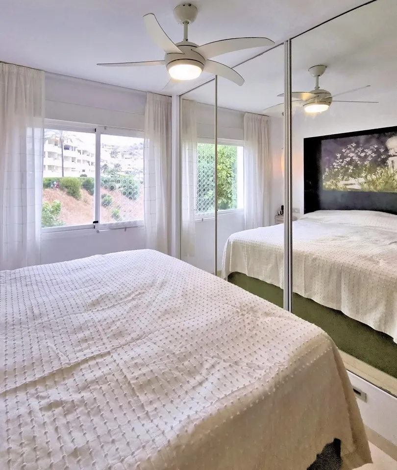 b3e637e9-fc73-4c49-834d-b2a53936e14a