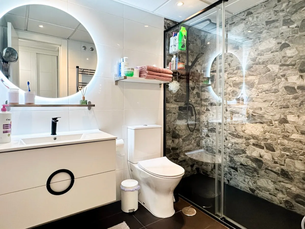 9d49f0d5-dbab-4fa9-9799-8eed615a3373