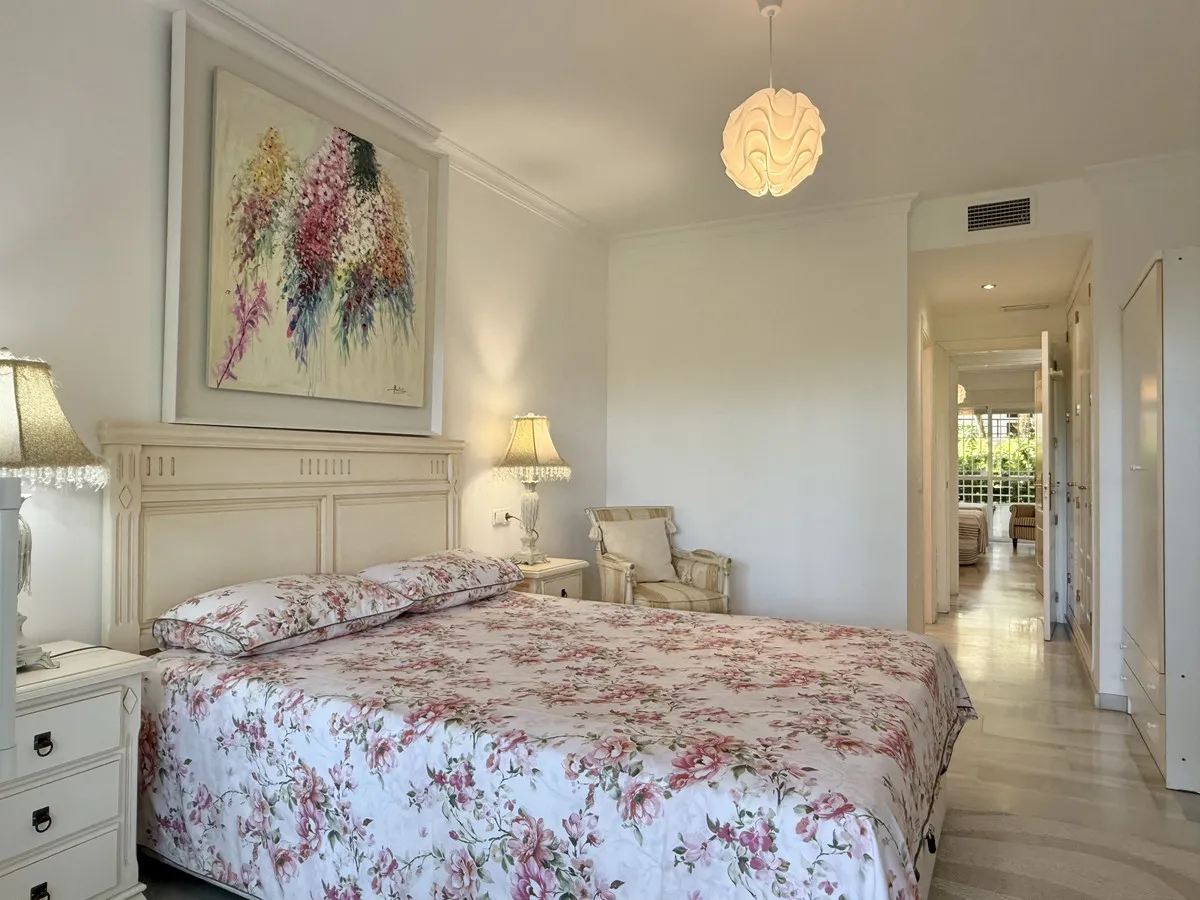 e172e4c8-6404-4a24-a6eb-a84099956a51