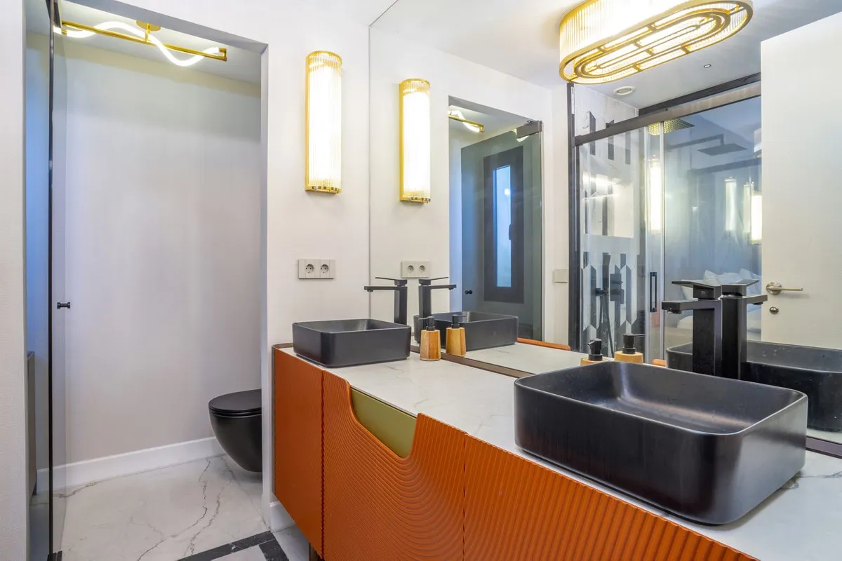 1aa00325-7380-47f7-9d41-4200235f607e