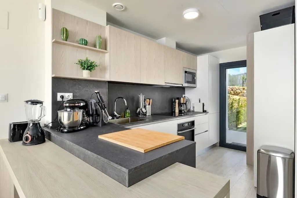 87e34c83-0d9f-4420-8fab-f712da6da20e