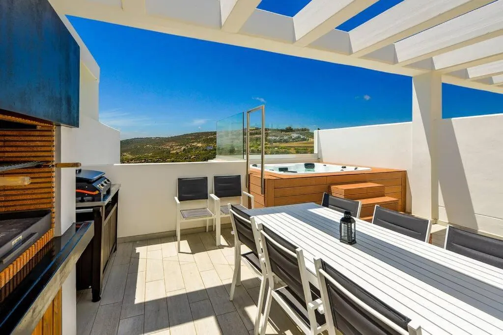 8f61cb4f-1dc9-4ad9-9cdf-f98ee394c6ae