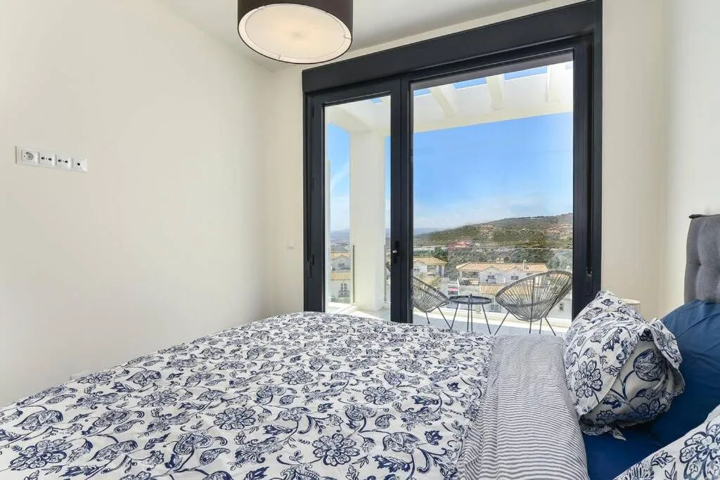 98fc140a-805b-49c8-b9e0-132c8d81adf3