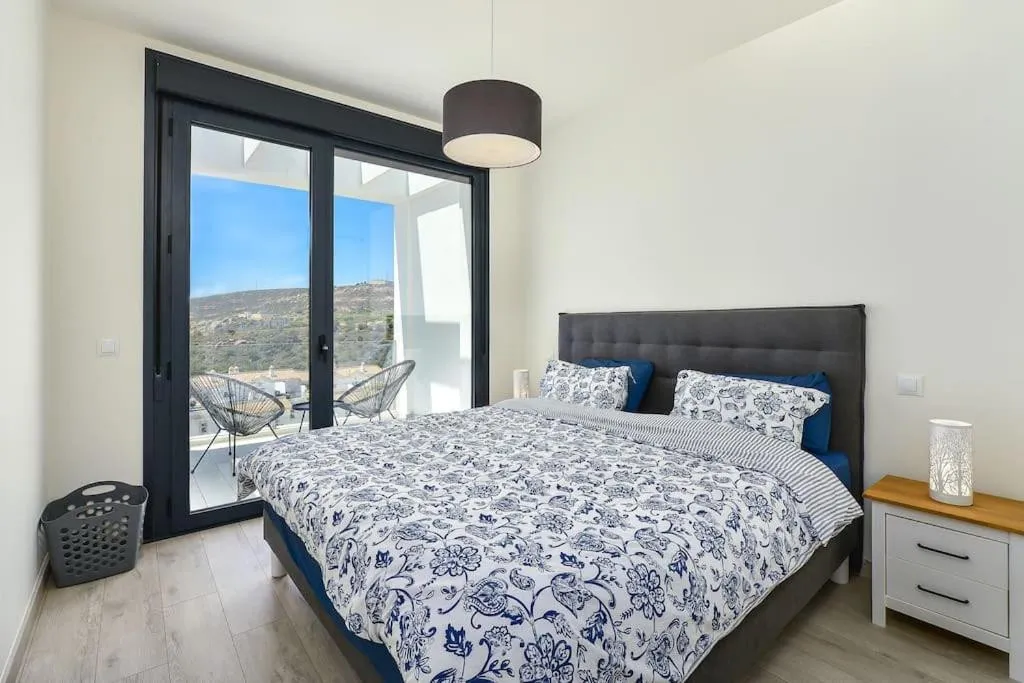 fdaaa732-8561-4d4b-8d54-6673d162b2fb