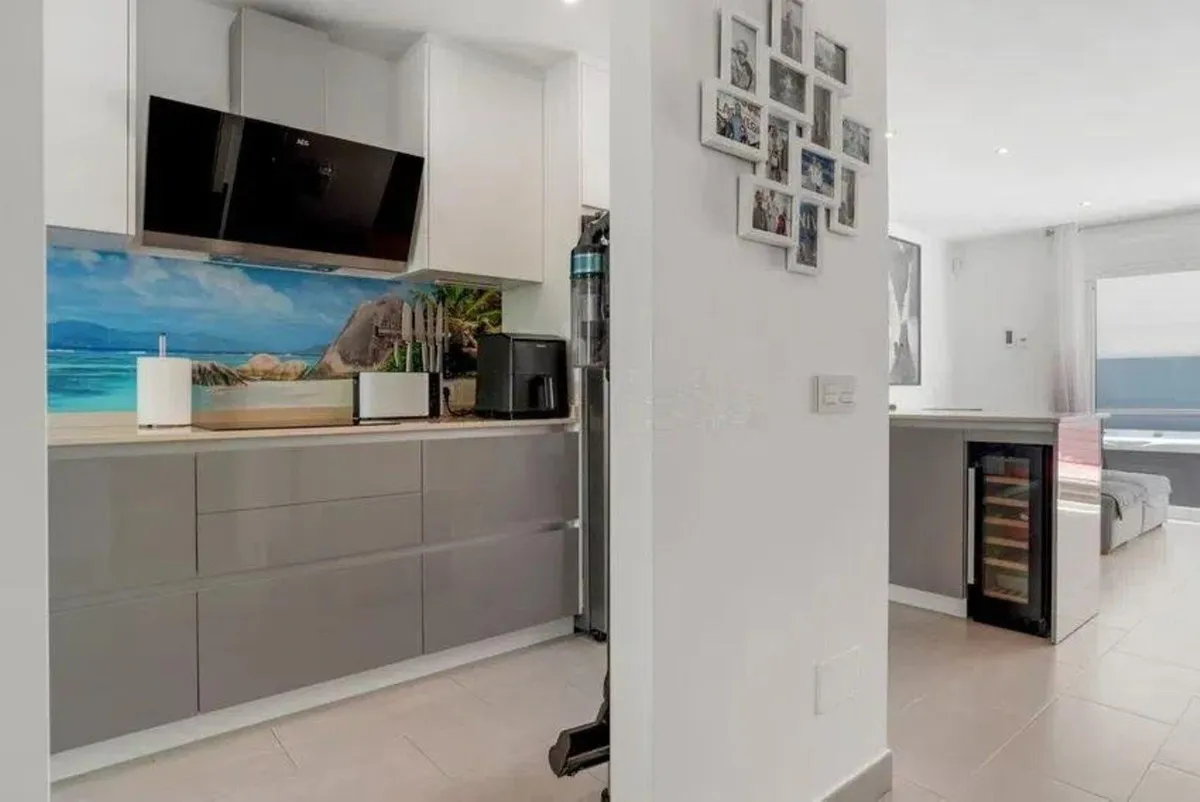 6c52b8c7-0abd-4d07-856e-ff3a65b15ad2