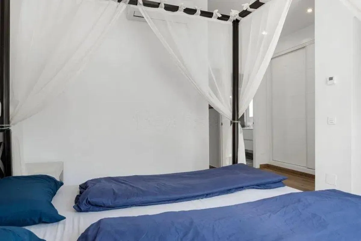 c1334a95-f64c-4542-a3fa-1d68da5b4f53