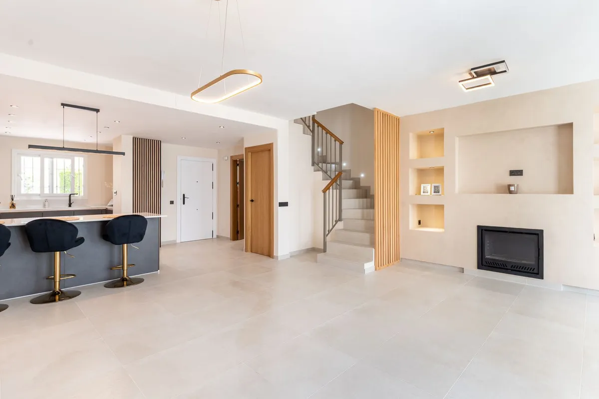 22d74f8e-86b9-403c-bf49-109fff338e2a