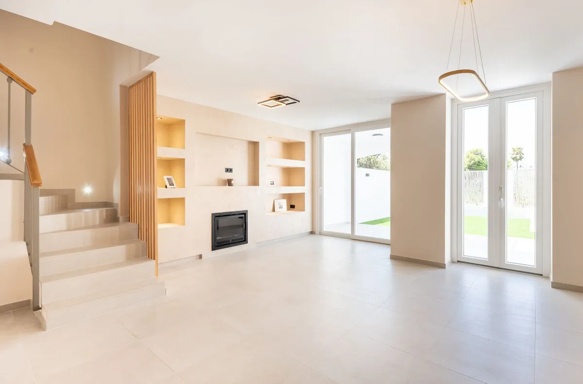 e8527a96-f345-482c-8435-99100865df2a