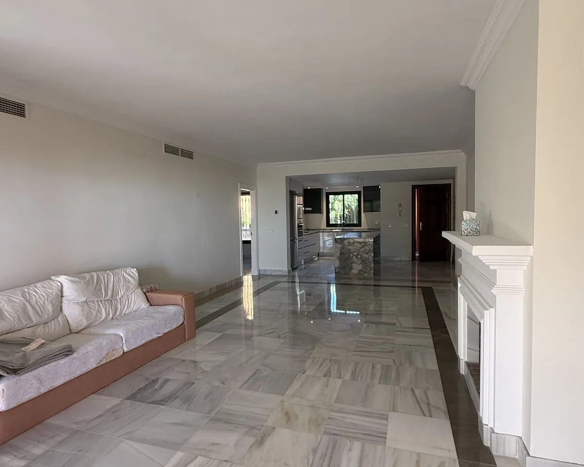 8c08b06e-a841-405c-8a7c-944b924560ab