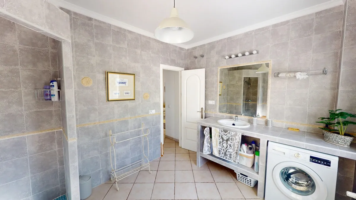 0b9673c8-34fd-485f-94ad-1234a3a4ffca