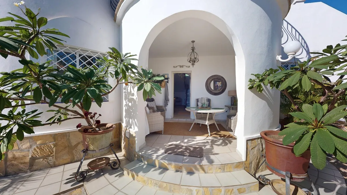 5b7d7302-b608-437b-bc62-6f3d2d193fd6