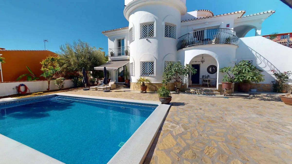 7b240d9c-0aee-4de2-9ba5-7c85285ffd17