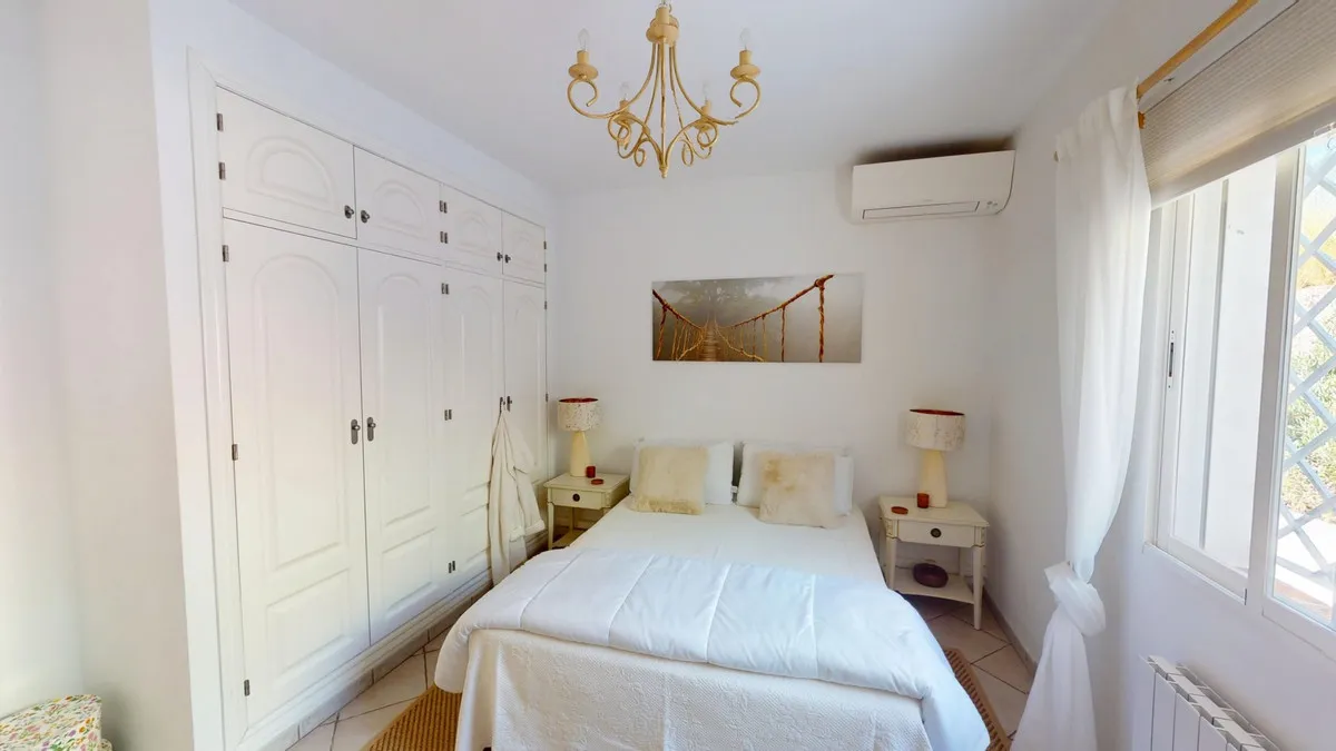 ff80bcbb-789e-449f-98b1-9dba49cce1b3