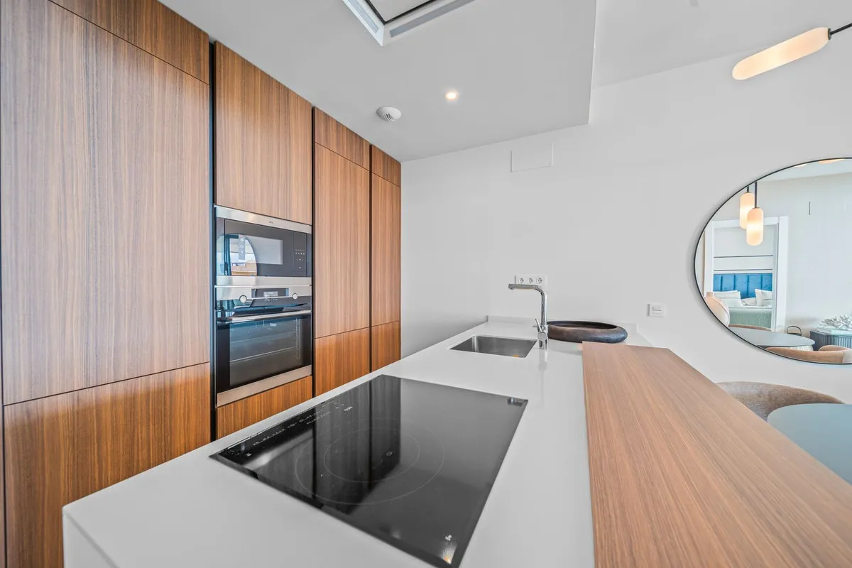 6118b1ba-5f04-40c2-a234-16bc407aac31