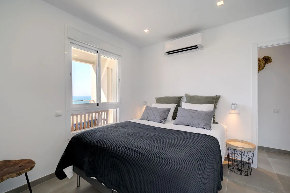 103f17c9-5568-4efd-b643-a5c013f98faf