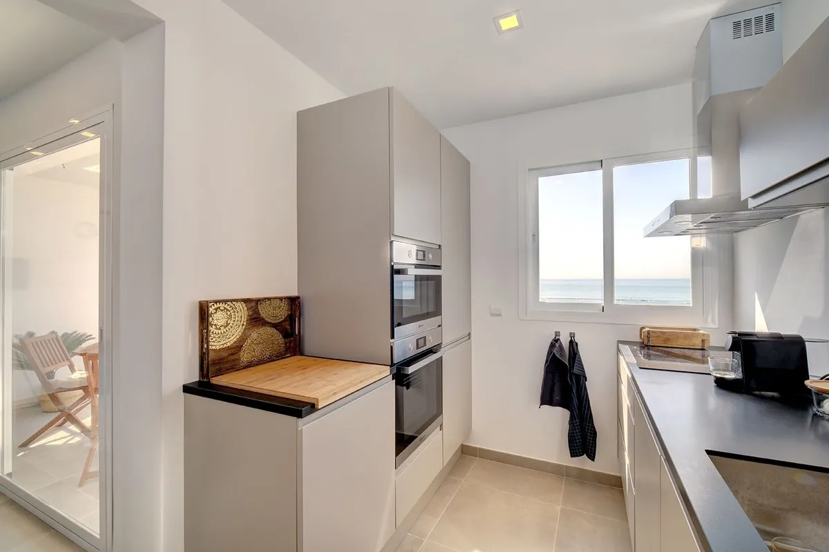 53498676-9d46-41cf-8bb6-896ad938b2f2