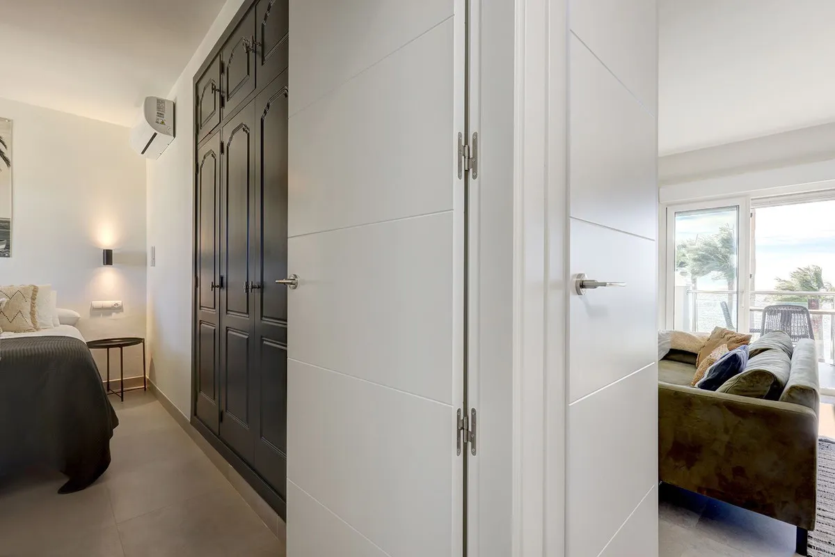 196a8f33-21b5-468a-954a-0a3663bf6ca7