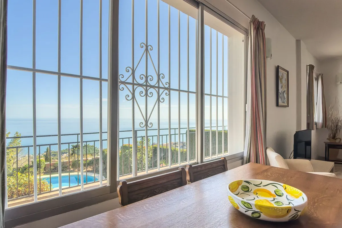 1d309151-589c-453f-bce0-6f376338e8a5