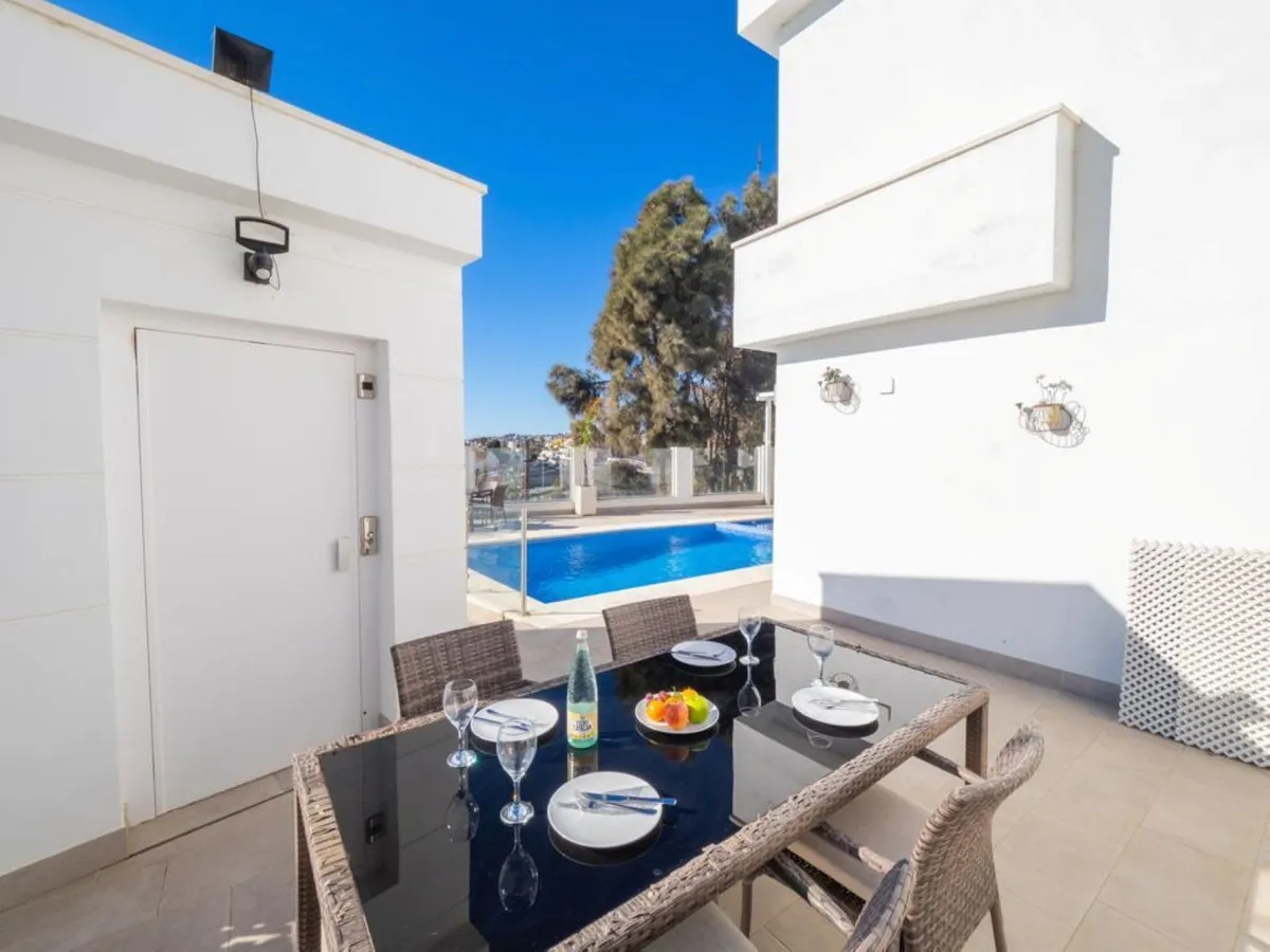 32702119-290d-4b8e-9049-ee3c14daf47b