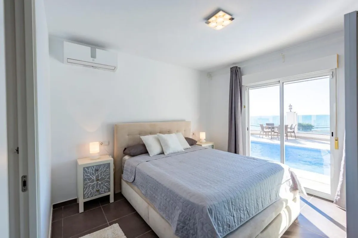 85aea0e8-a254-48db-9e4c-5c7cc76d03f9