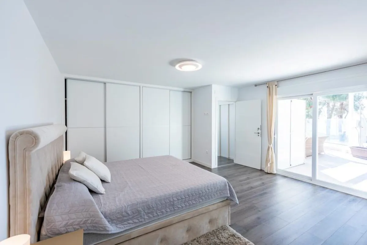 a1d24bae-e733-4f97-8a21-b7c32f9c9c73