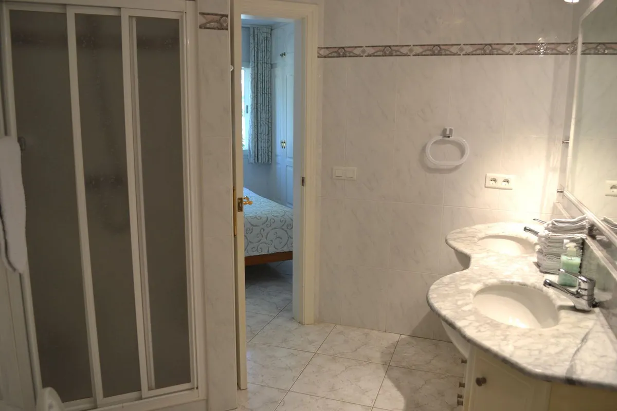 c66d1140-3c43-4d3e-bc19-c83b00e3cc94