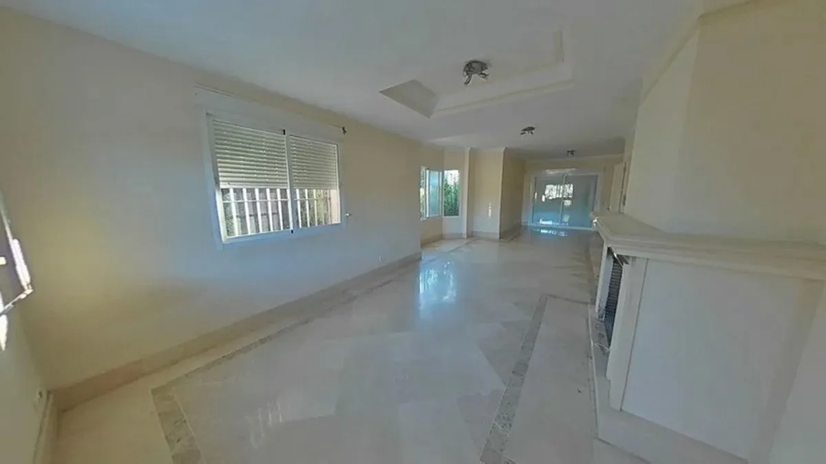 e81da6eb-1bcf-429c-88f9-8e1cb2e2e106