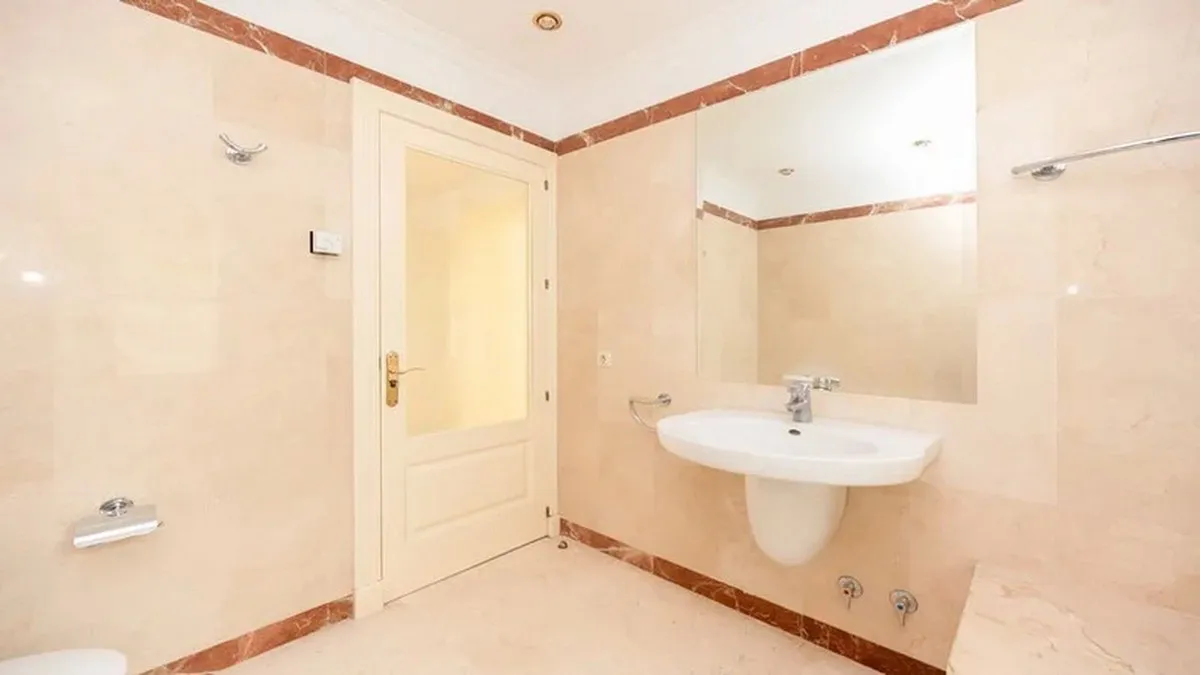 0b962b4d-7e38-4471-9b0e-7e602631f16c