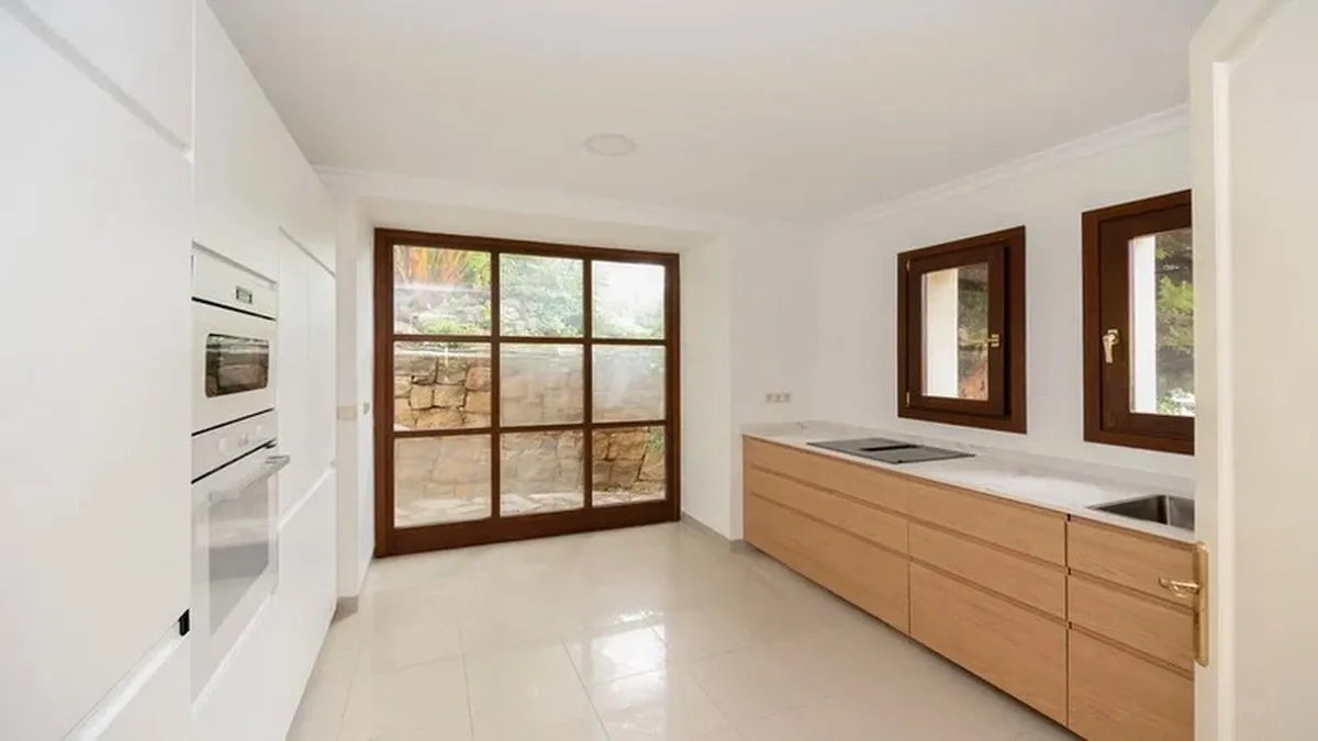 ad221af4-7f18-4501-aa4a-c4e707b330ef